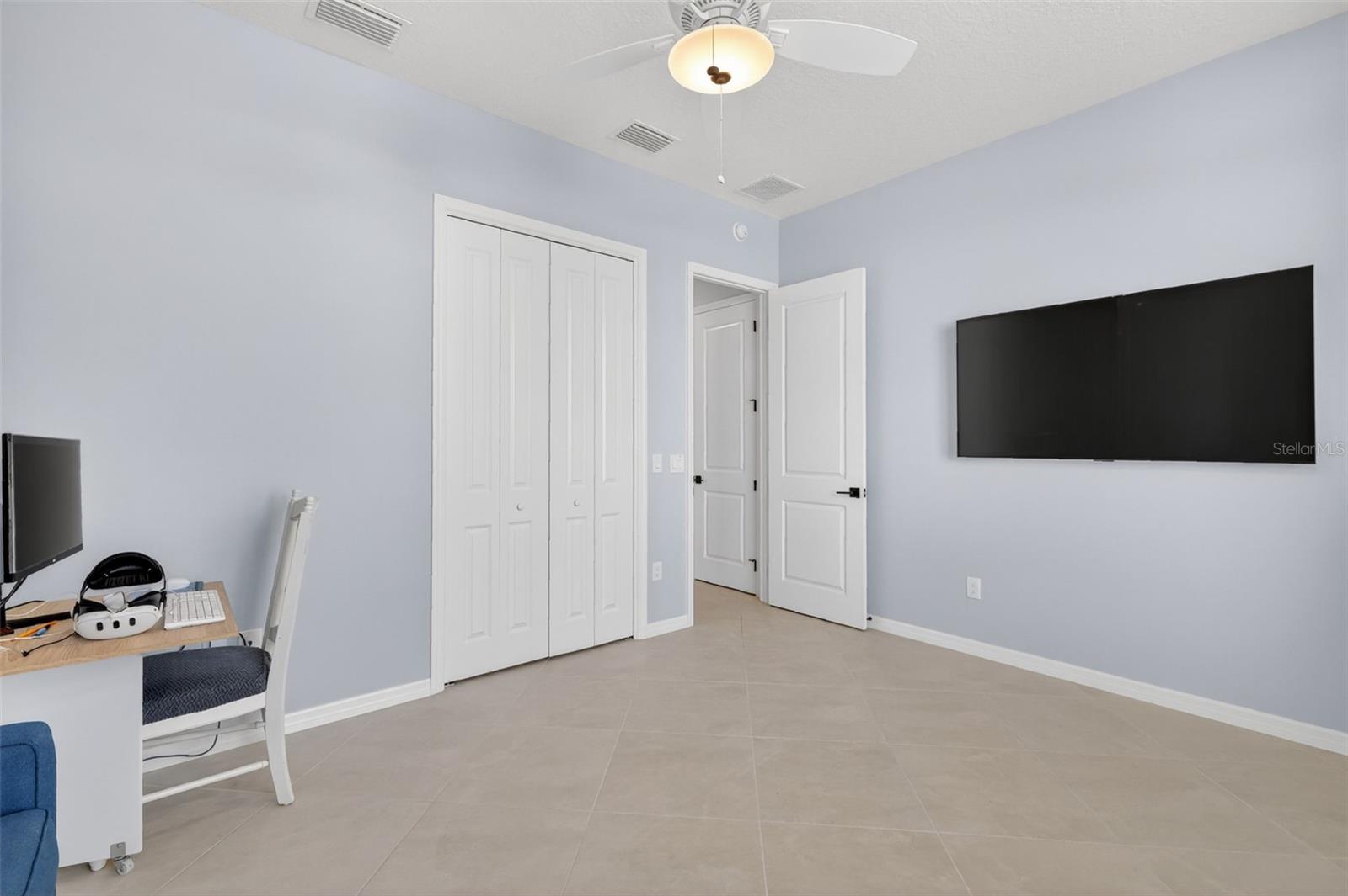 VILLAGES/SOUTHERN OAKS UN 215 - Residential