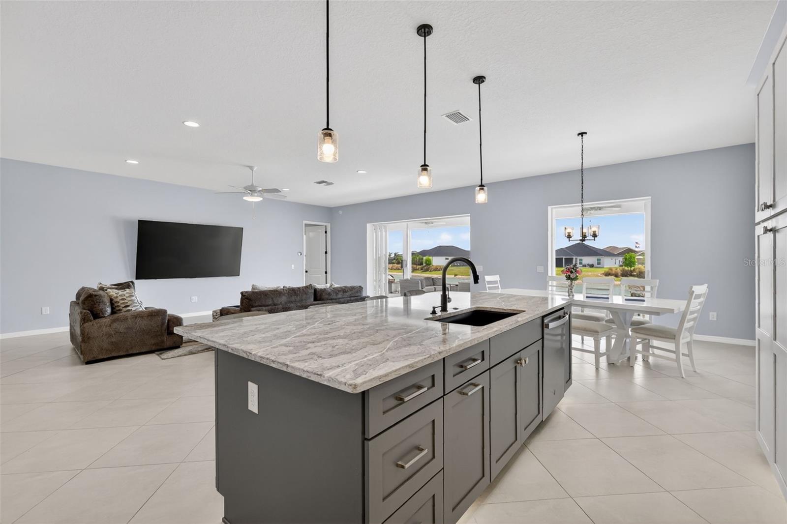 VILLAGES/SOUTHERN OAKS UN 215 - Residential