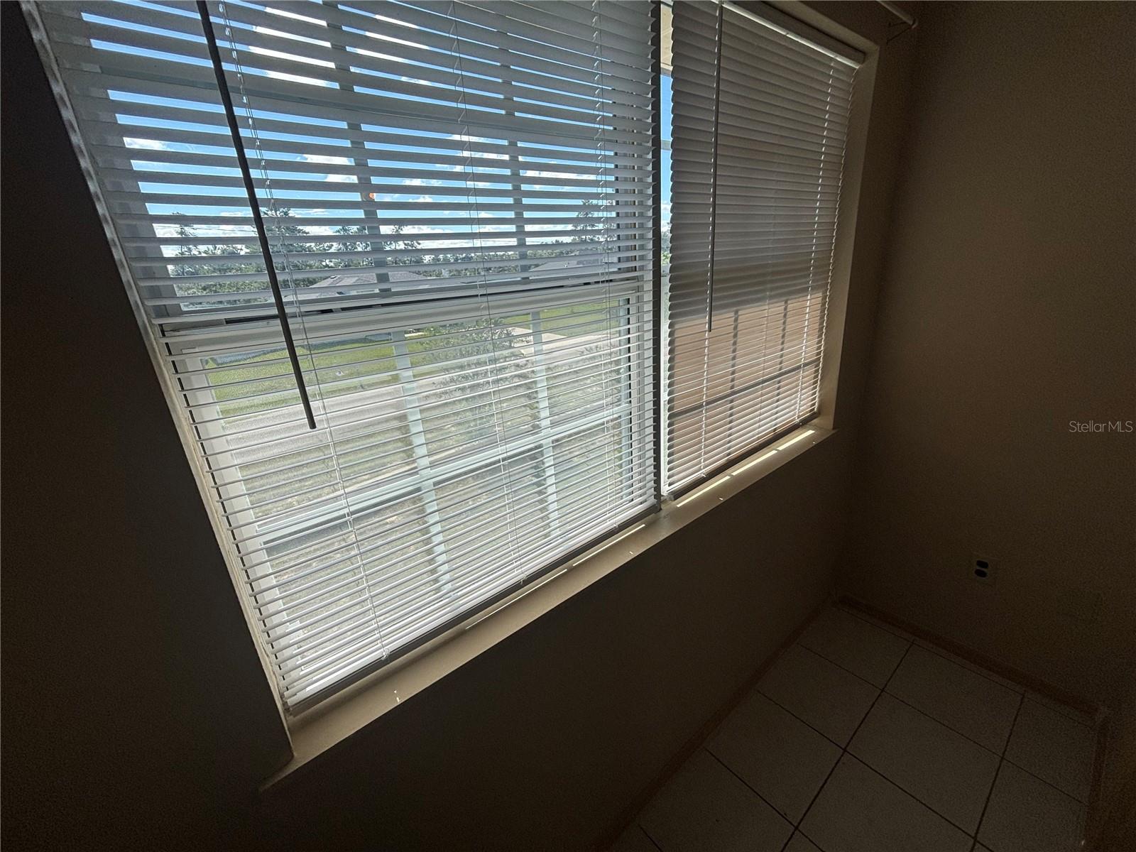 MARION OAKS UN 05 - Residential Lease