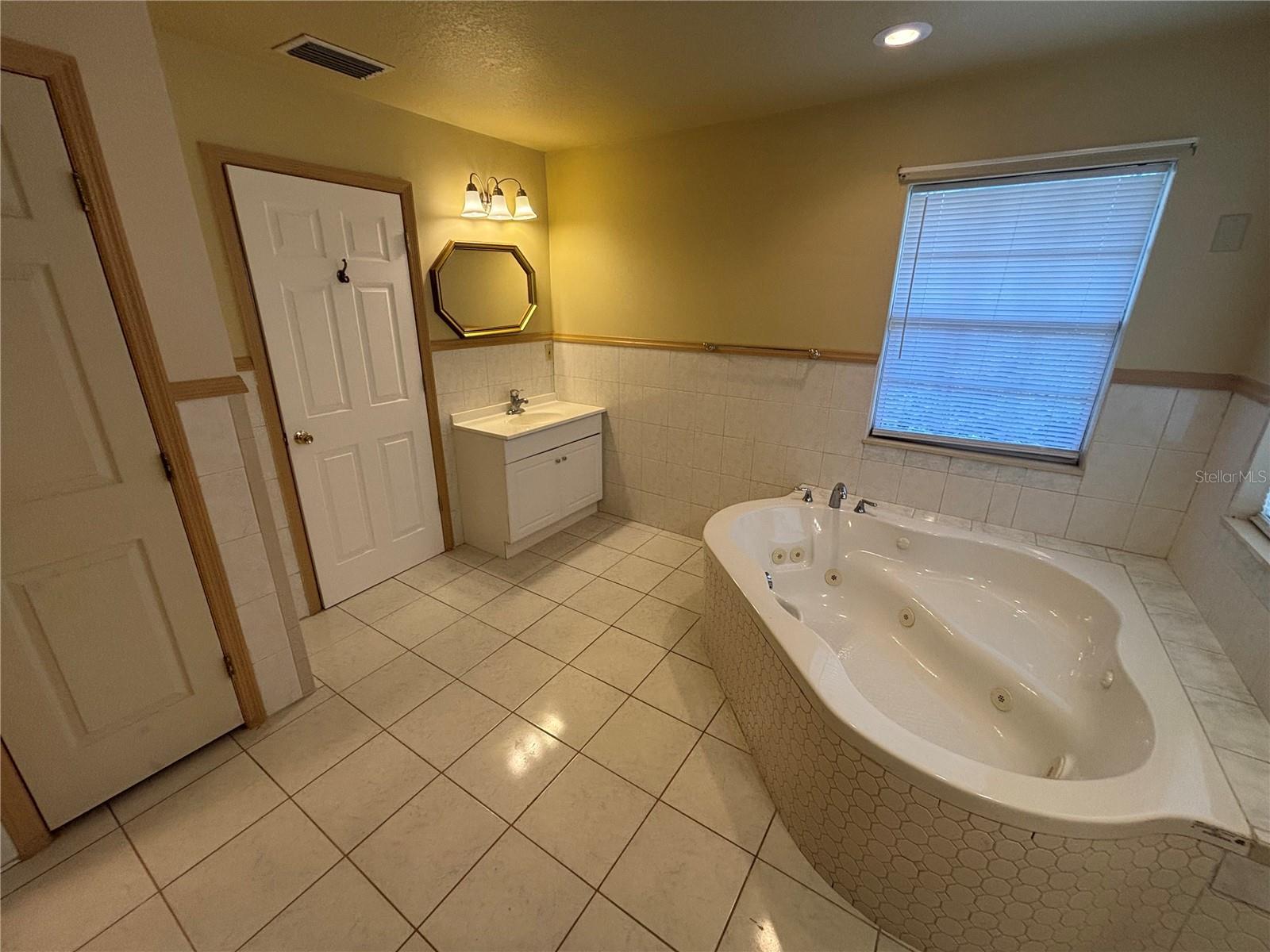 MARION OAKS UN 05 - Residential Lease