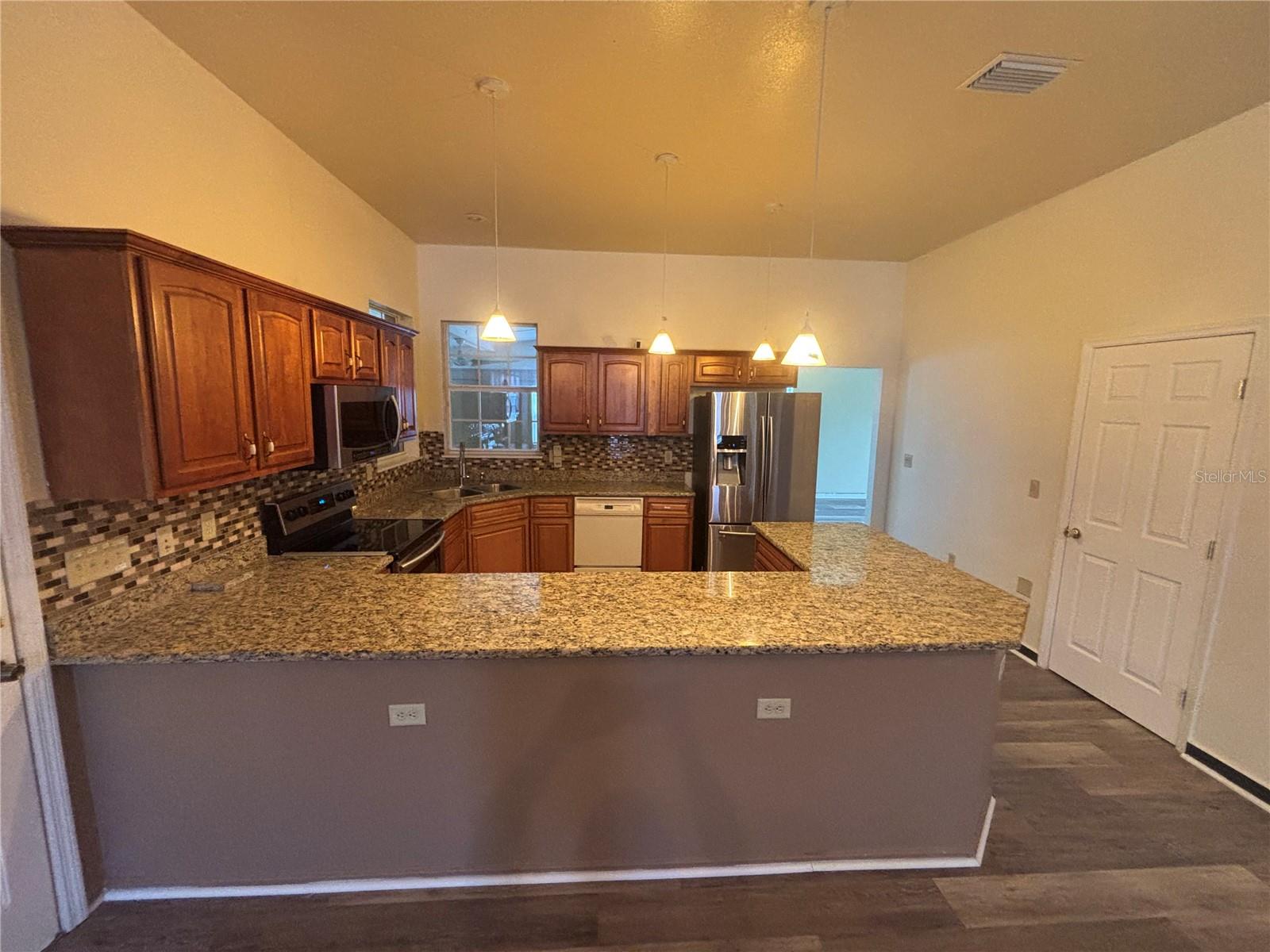 MARION OAKS UN 05 - Residential Lease