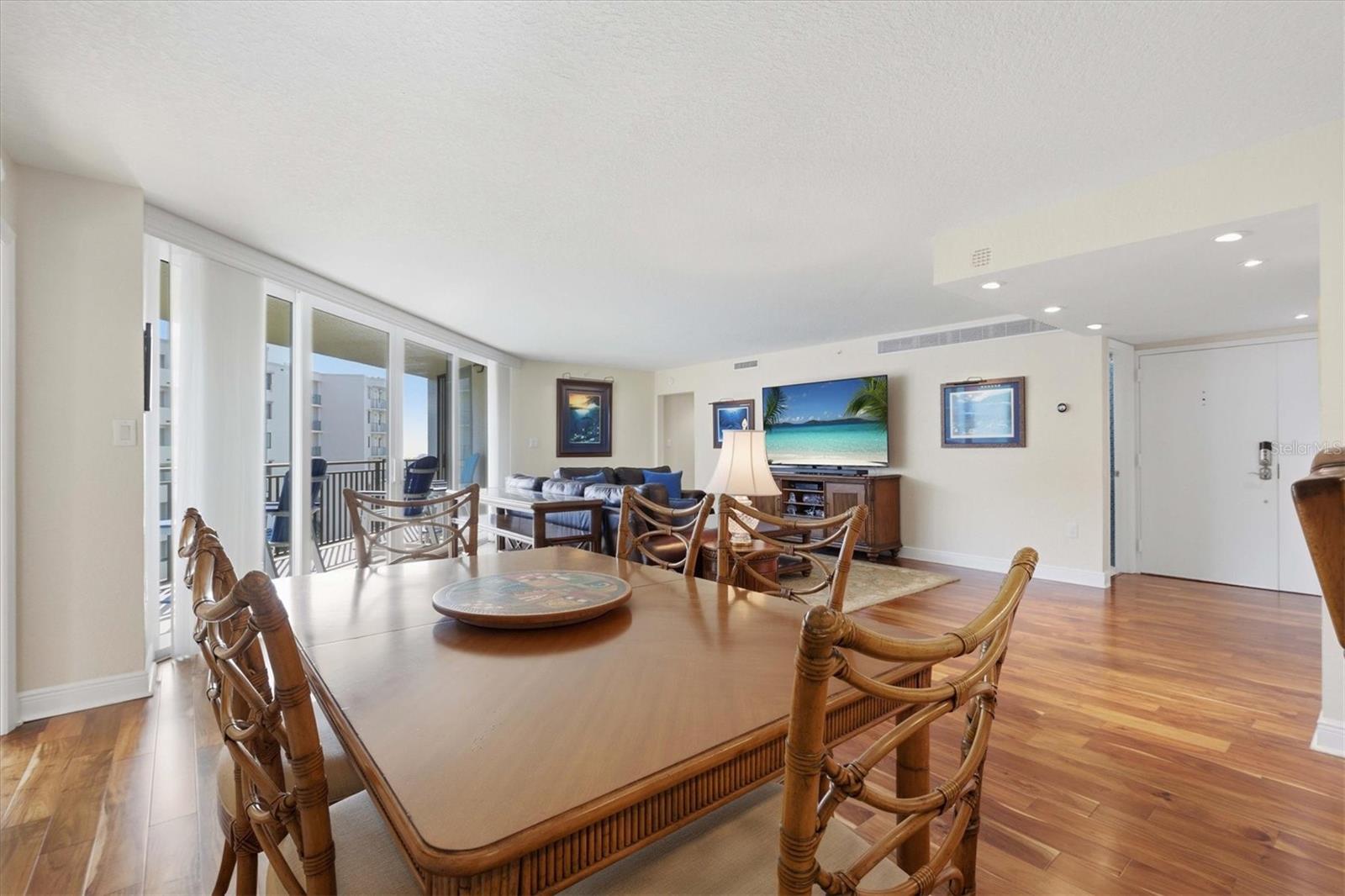 ISLAND WALK CONDO - Residential