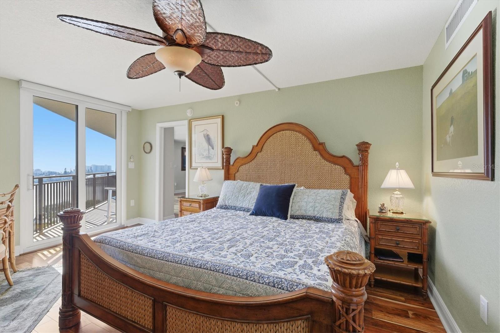 ISLAND WALK CONDO - Residential