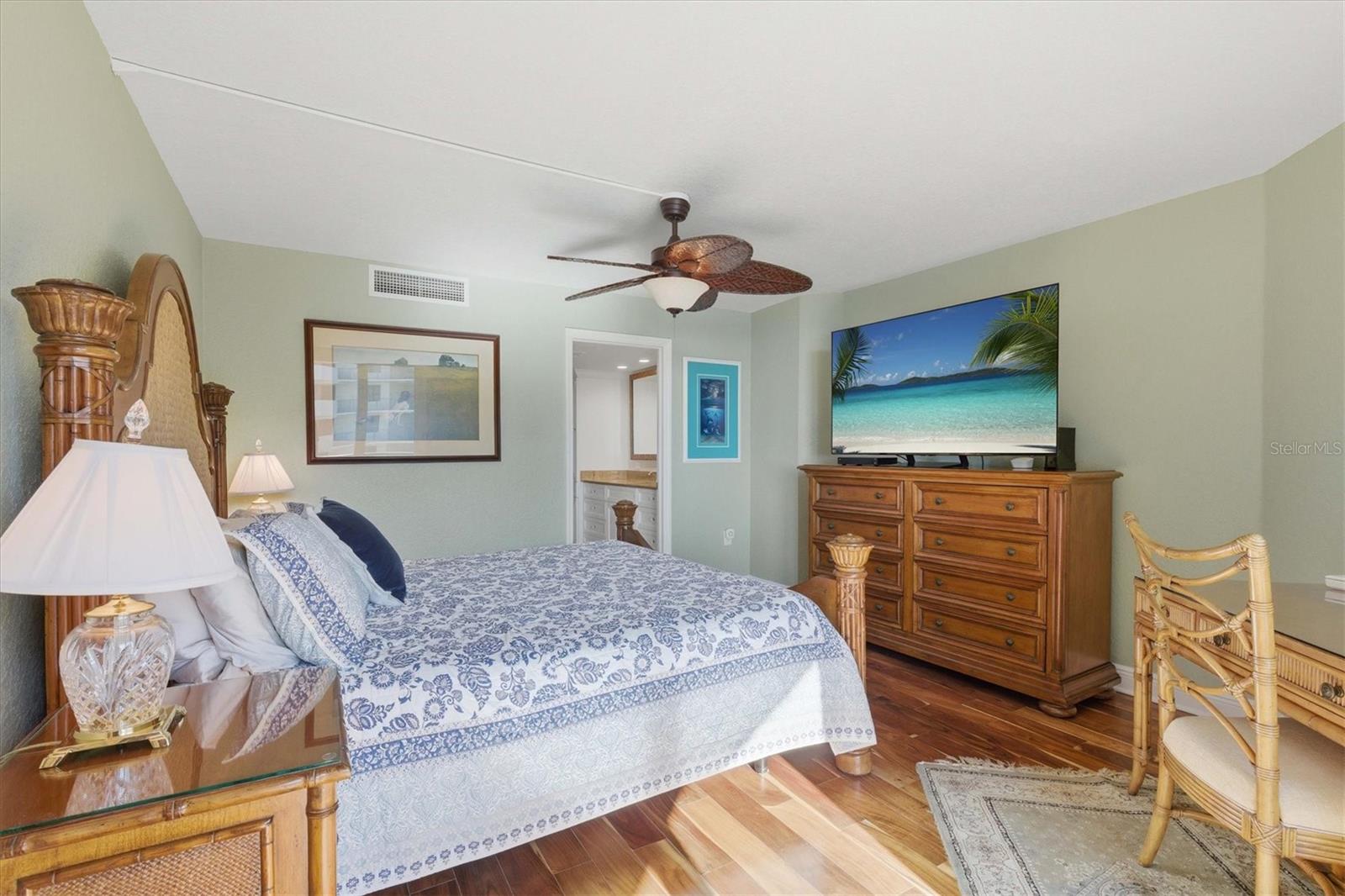 ISLAND WALK CONDO - Residential