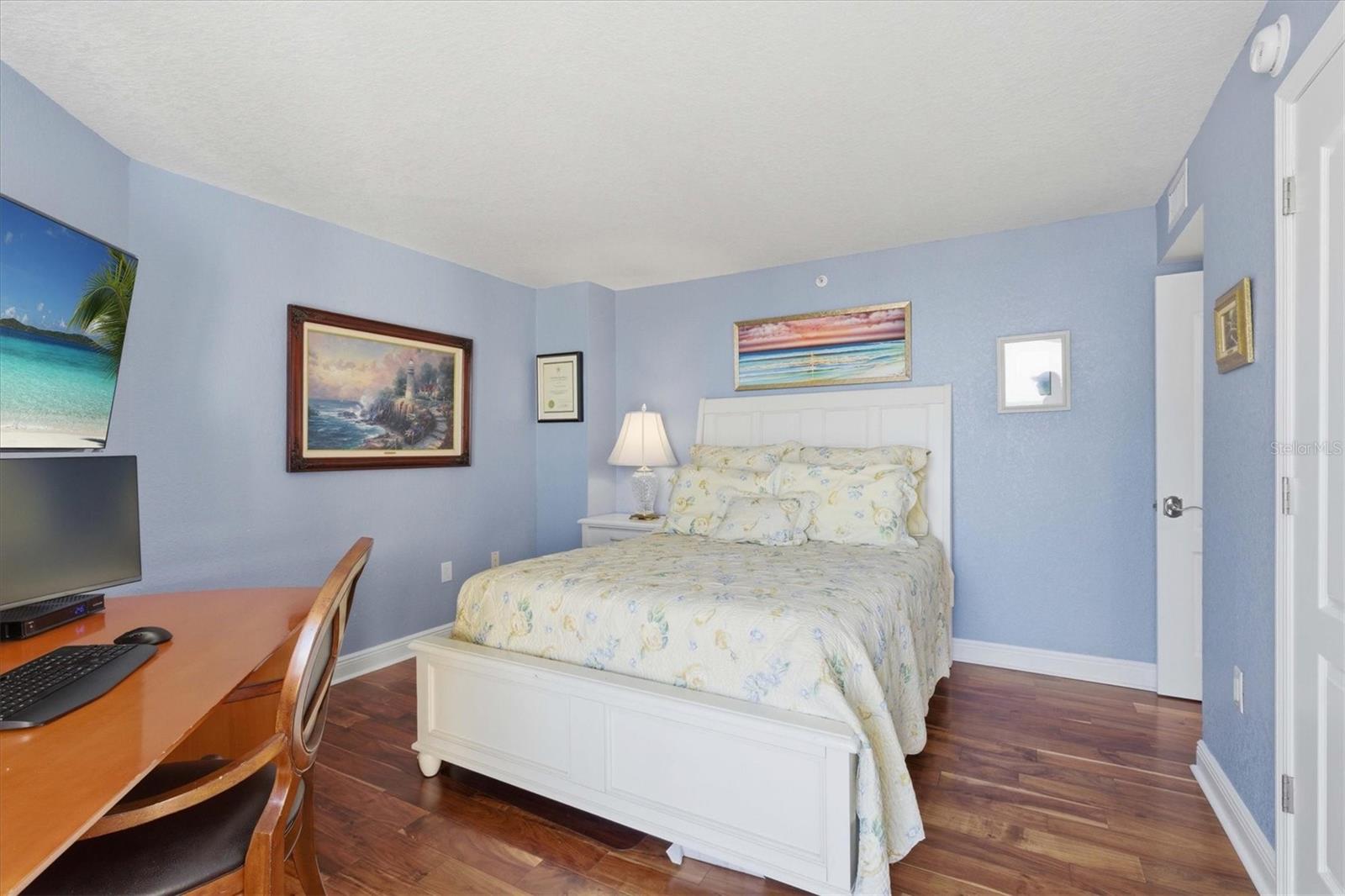 ISLAND WALK CONDO - Residential