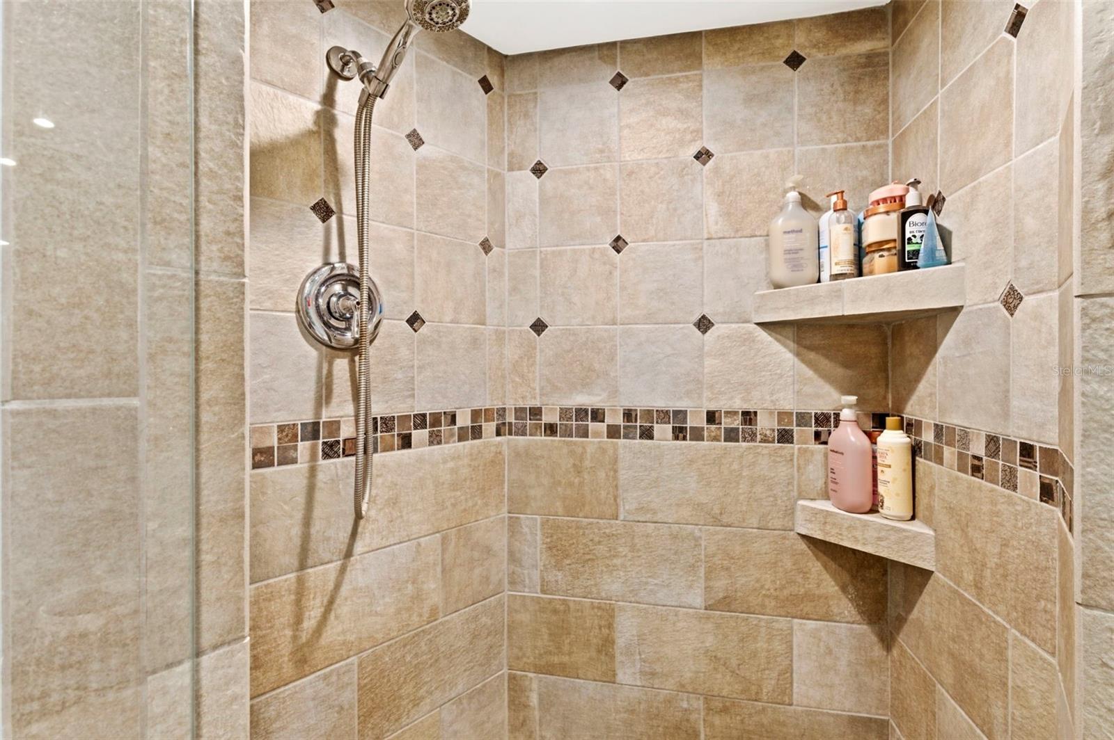 BROADWATER - Residential