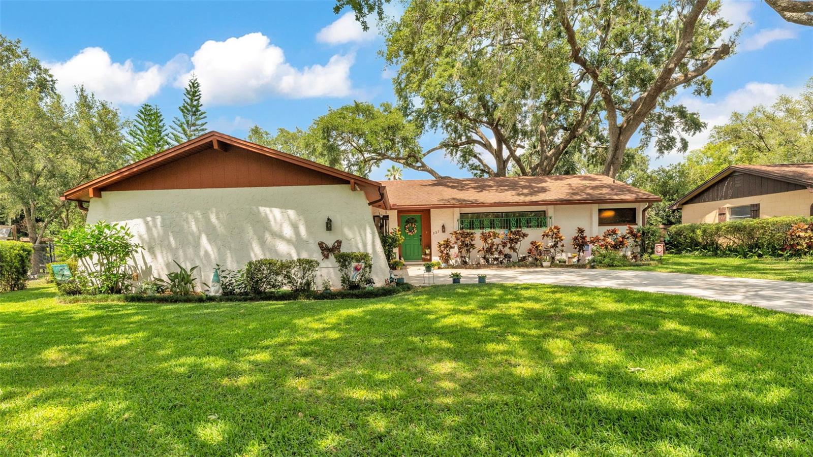 527 DUCHESS DRIVE