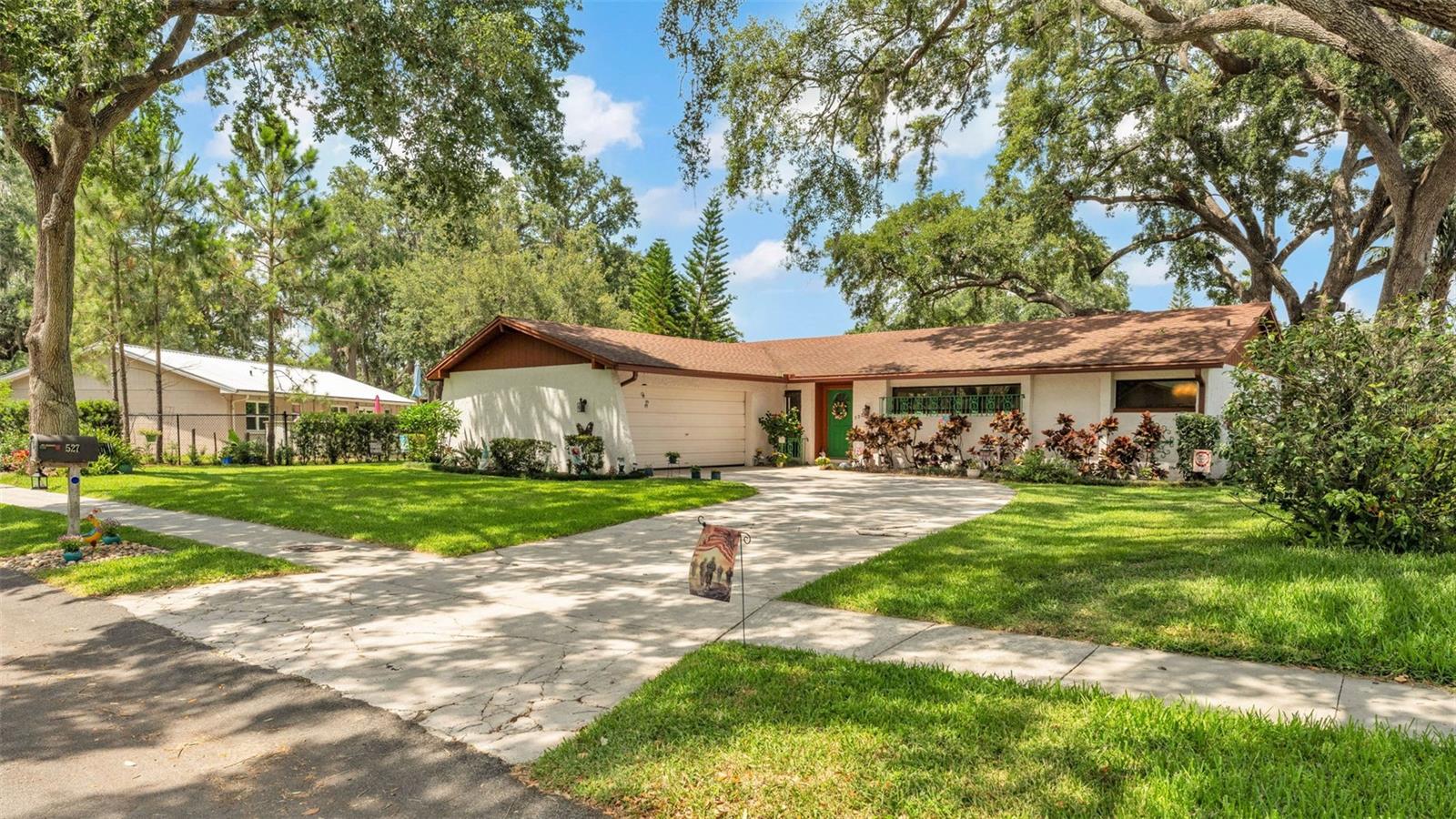 527 DUCHESS DRIVE