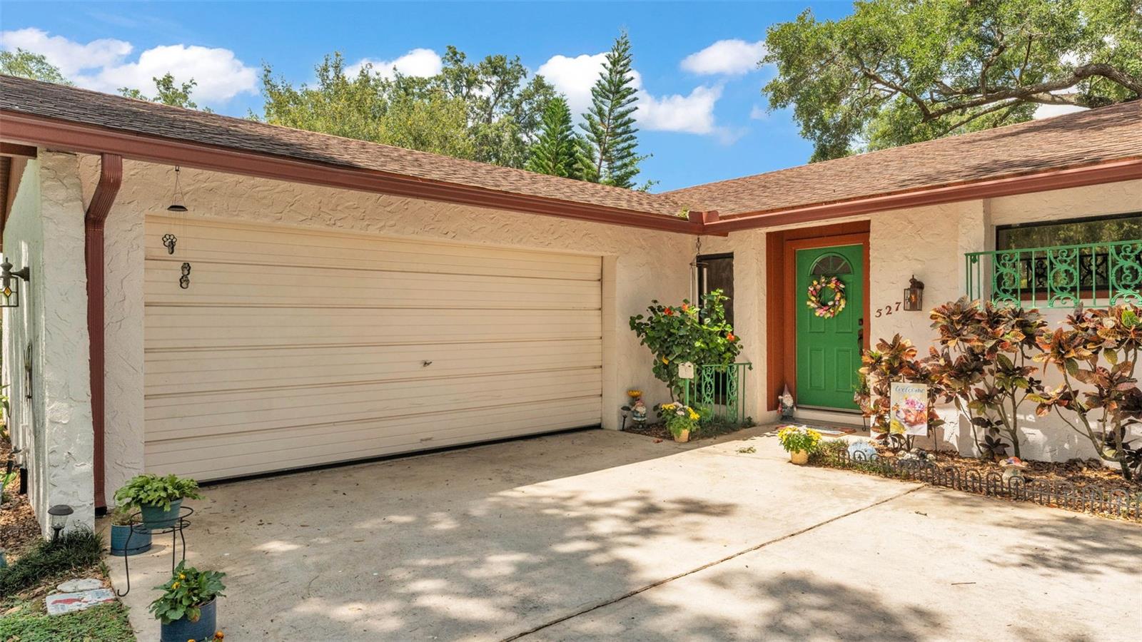 527 DUCHESS DRIVE