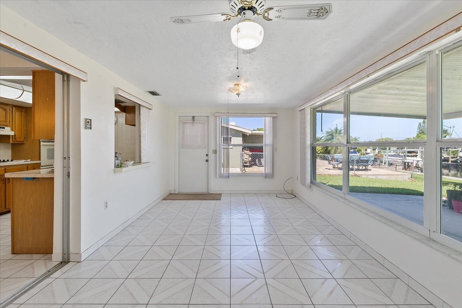 FLOR A MAR - Residential