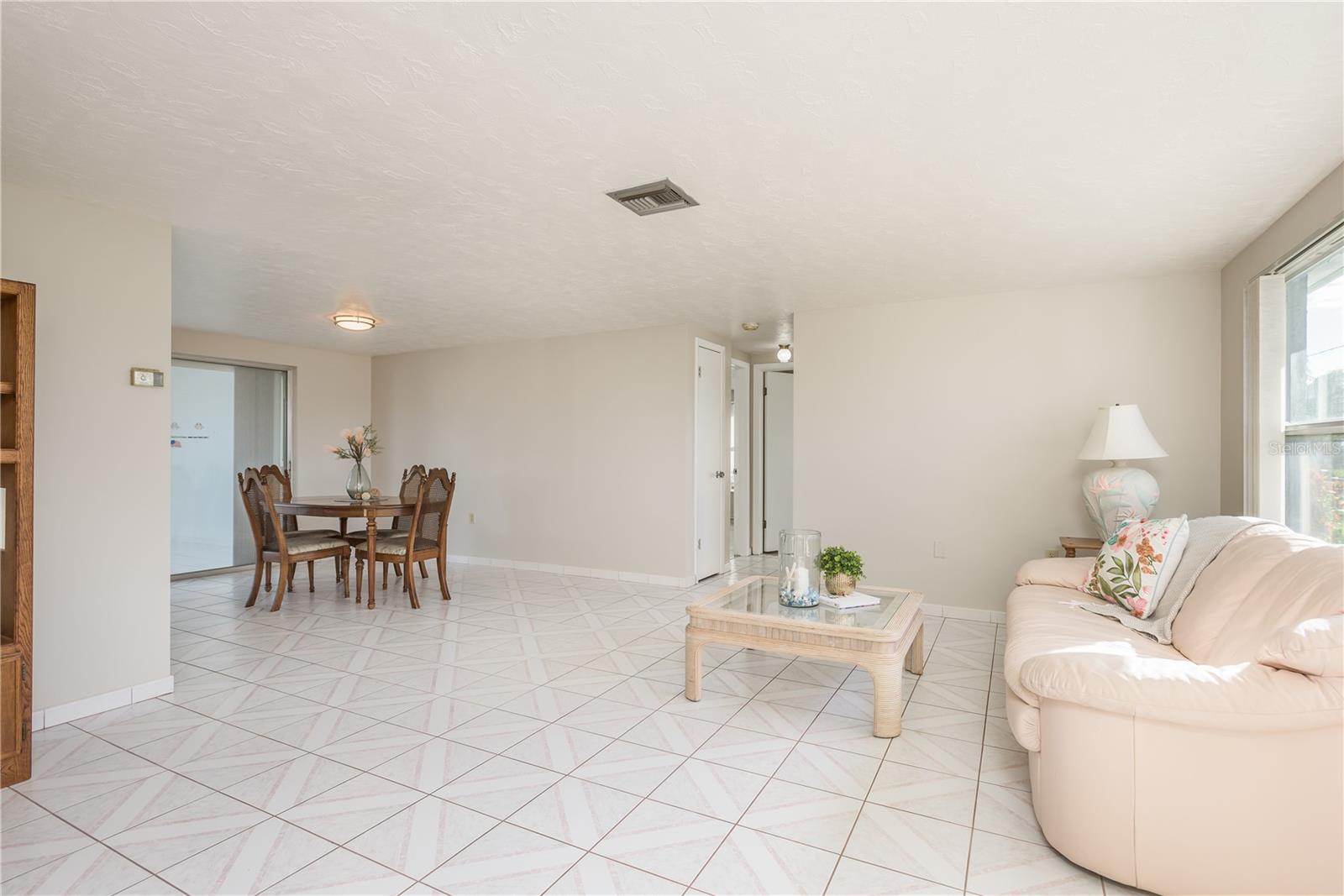 FLOR A MAR - Residential