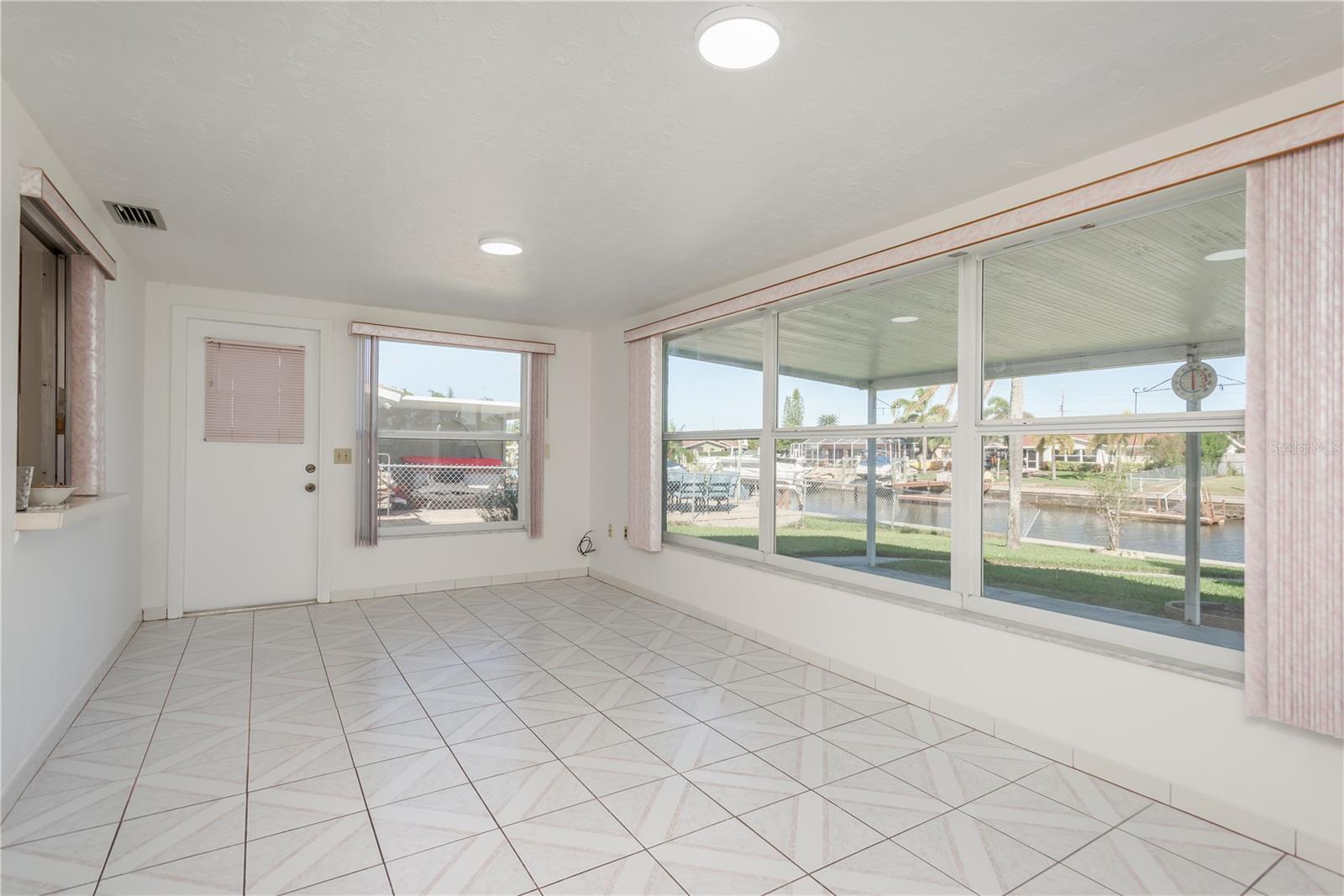 FLOR A MAR - Residential