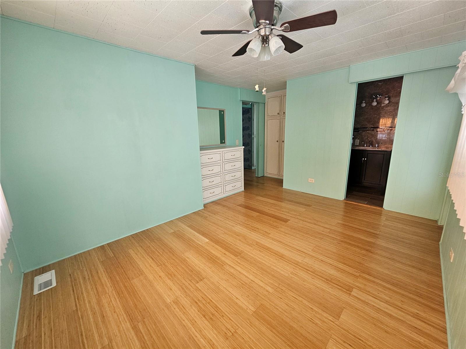 BAY ARISTOCRAT VILLAGE MOBILE HOME PARK UNREC - Residential