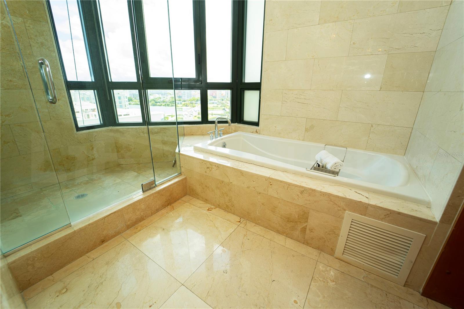 PUERTA DE TIERRA - Residential