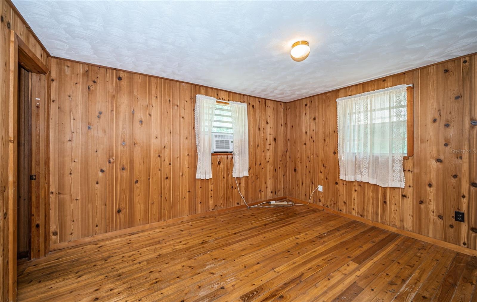 WEEKI WACHEE RIVER ESTATE - Residential