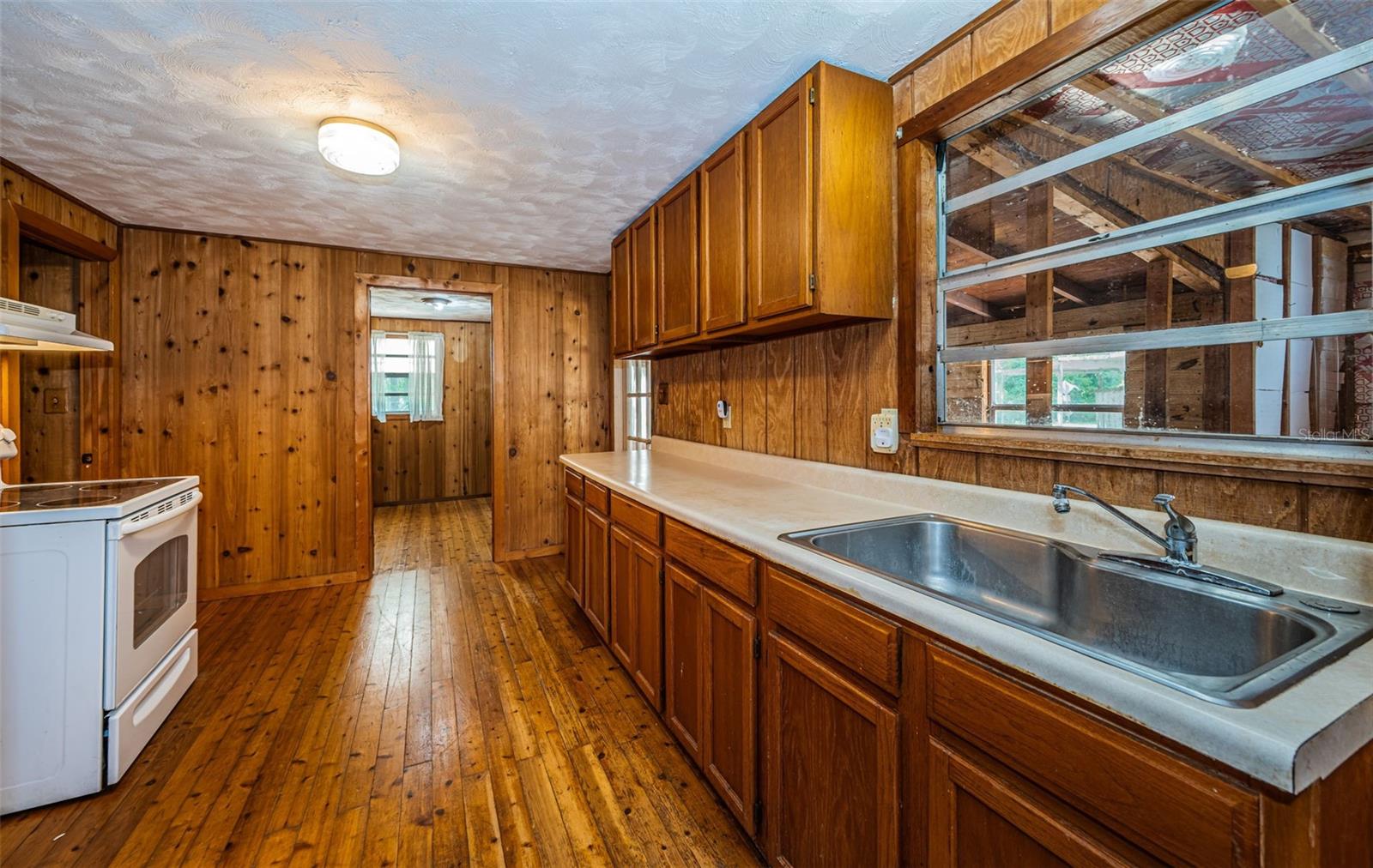 WEEKI WACHEE RIVER ESTATE - Residential