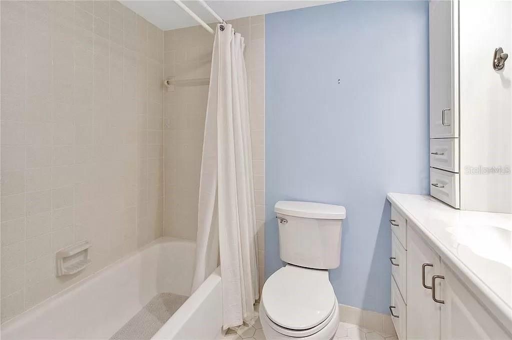 COVE CAY VILLAGE IV - Residential Lease