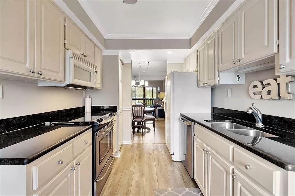 COVE CAY VILLAGE IV - Residential Lease