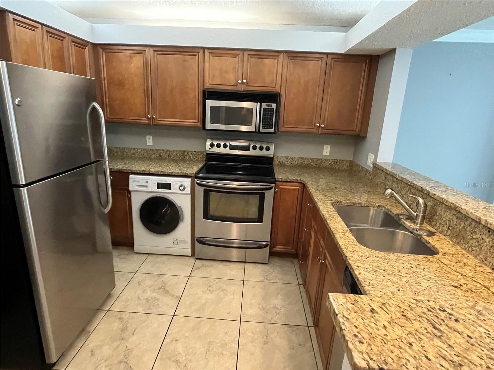 SARASOTA PALMS - Residential Lease