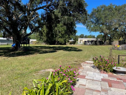 A home in LAKE WALES