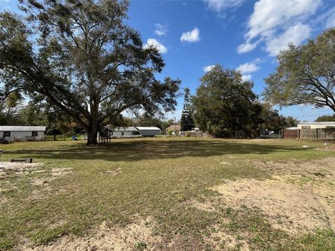 A home in LAKE WALES