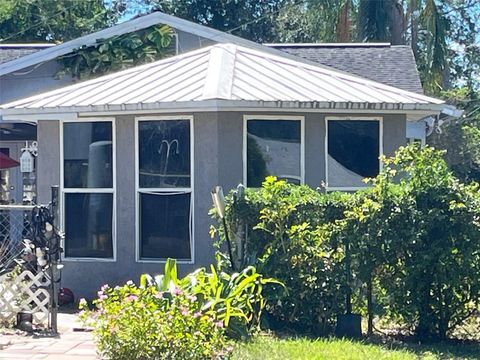 A home in LAKE WALES