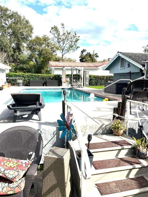 A home in LAKE WALES