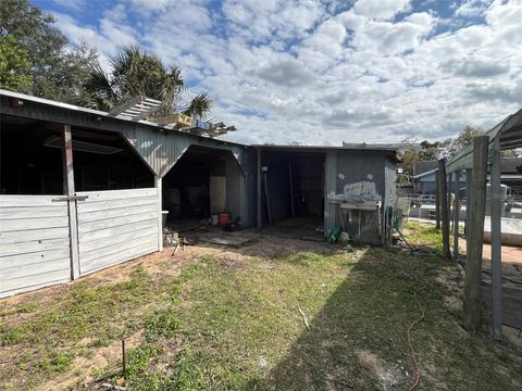 A home in LAKE WALES