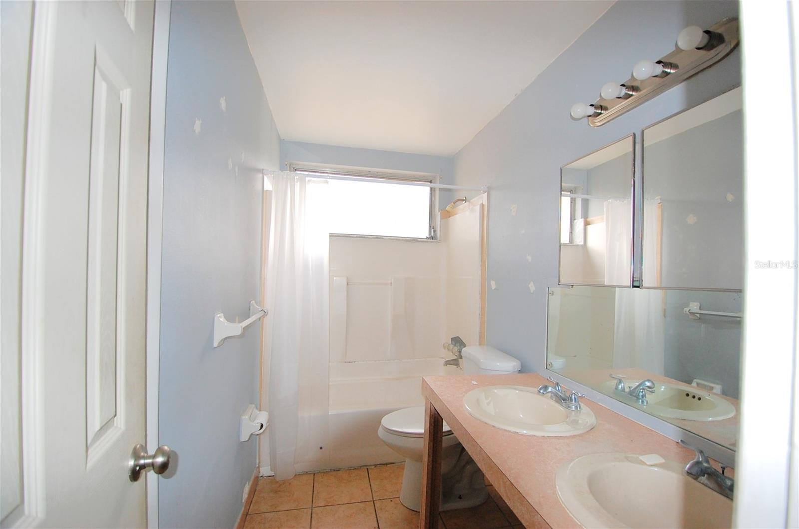 BOULEVARD PARK 1 - Residential Lease