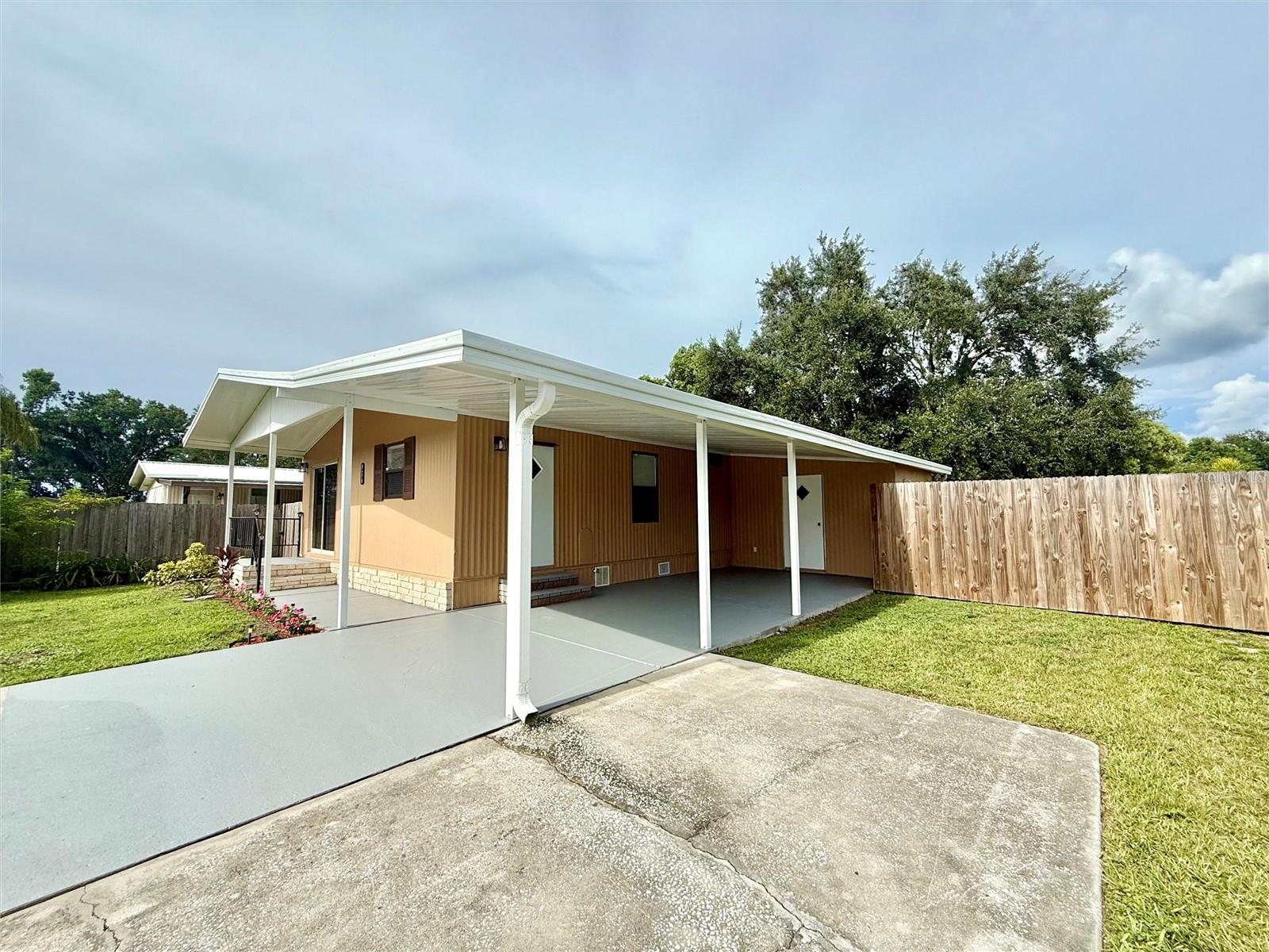 428 SKYLINE DRIVE W