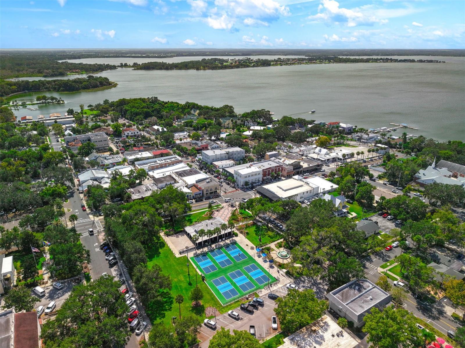 MOUNT DORA LAKEWOOD CONDO - Residential