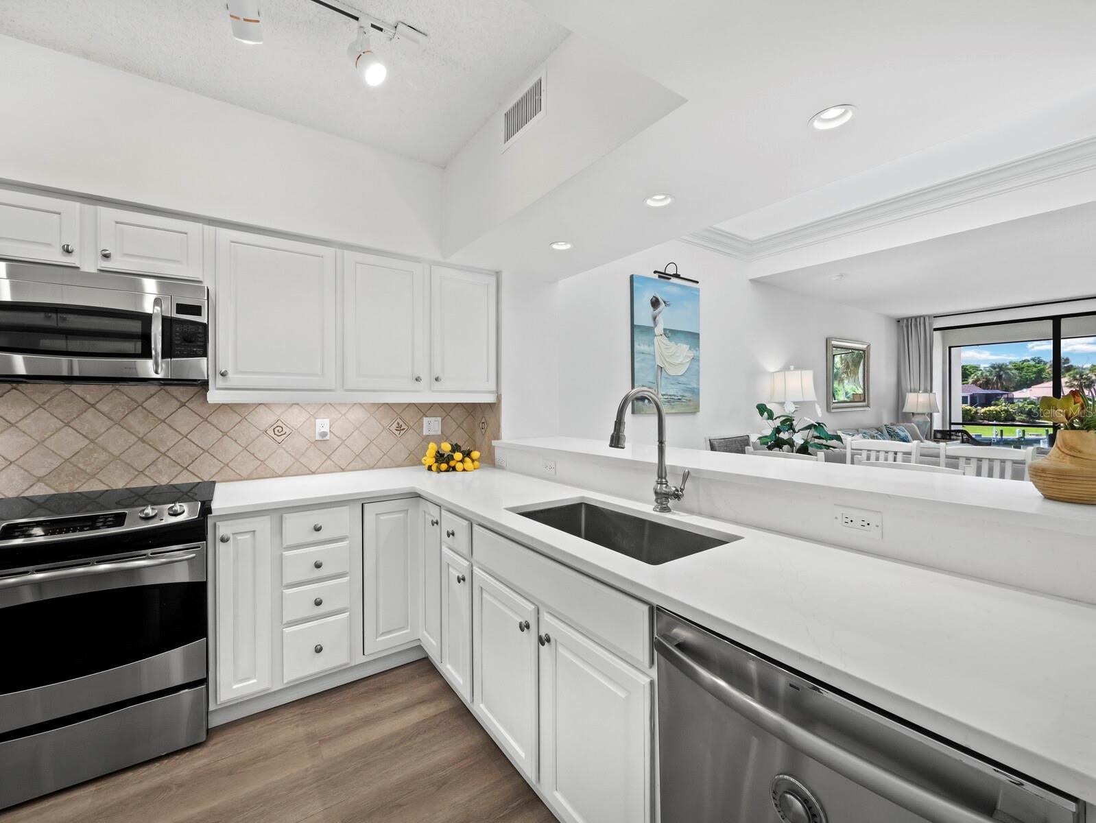 1906 HARBOURSIDE DRIVE 303