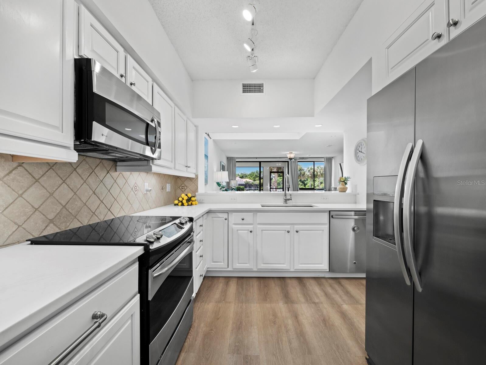 1906 HARBOURSIDE DRIVE 303