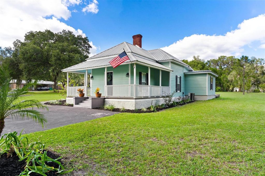 Photo of 229 W Mcclendon Street, Lady Lake, FL 32159 (MLS # G5102975)