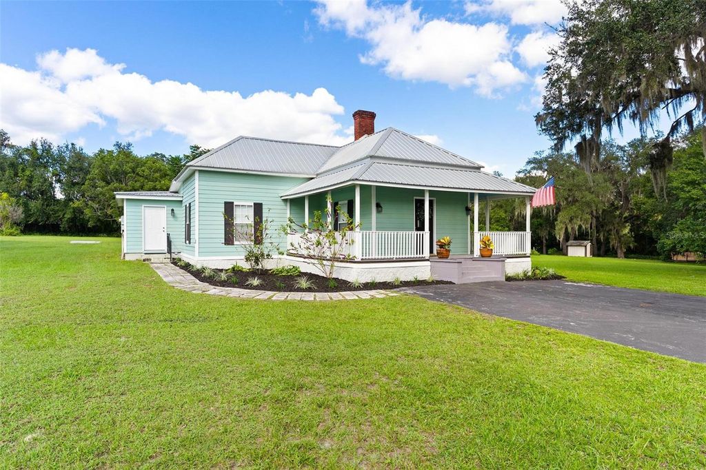 Photo of 229 W Mcclendon Street, Lady Lake, FL 32159 (MLS # G5102975)