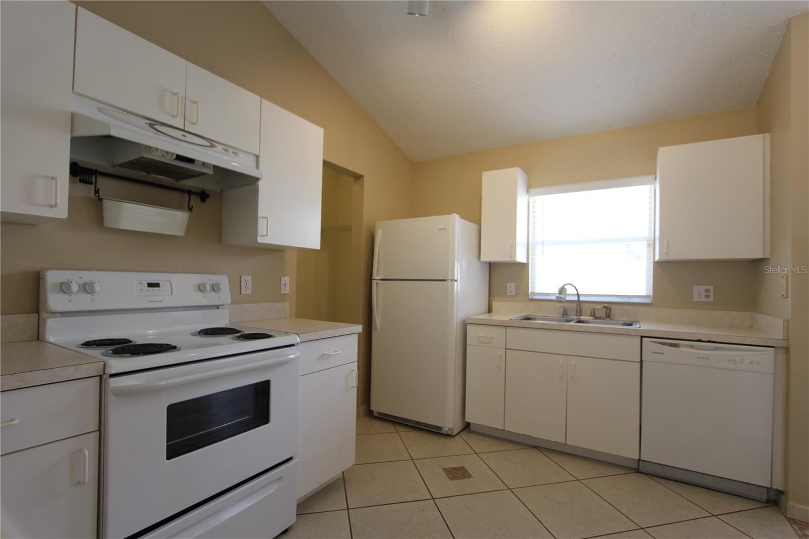 MEADOWS AT BOGGY CREEK - Residential Lease