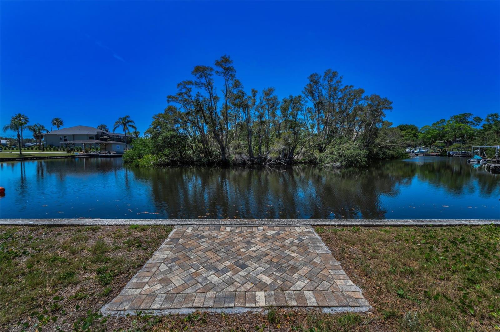 3133 PINEVIEW DRIVE