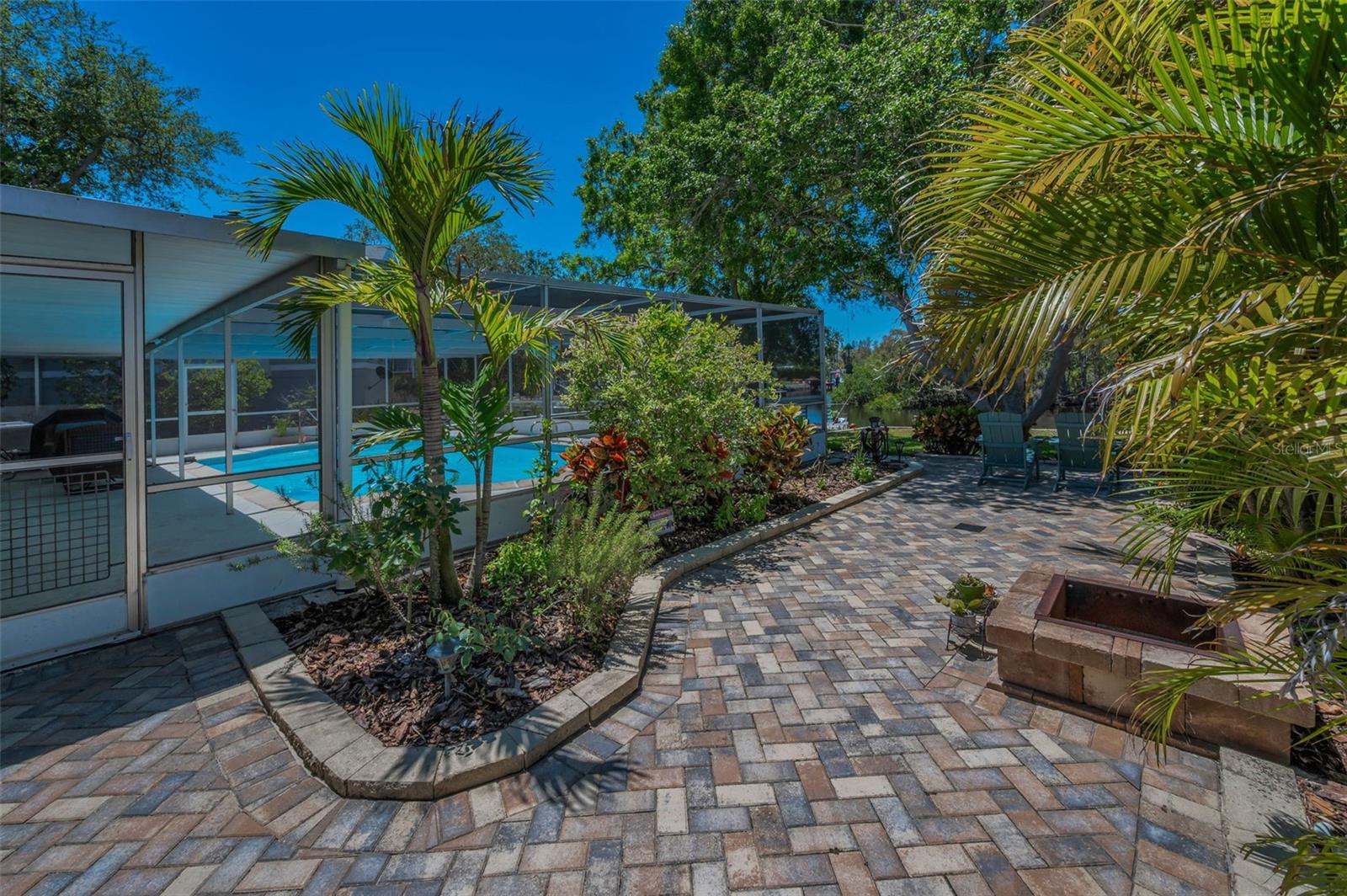 3133 PINEVIEW DRIVE