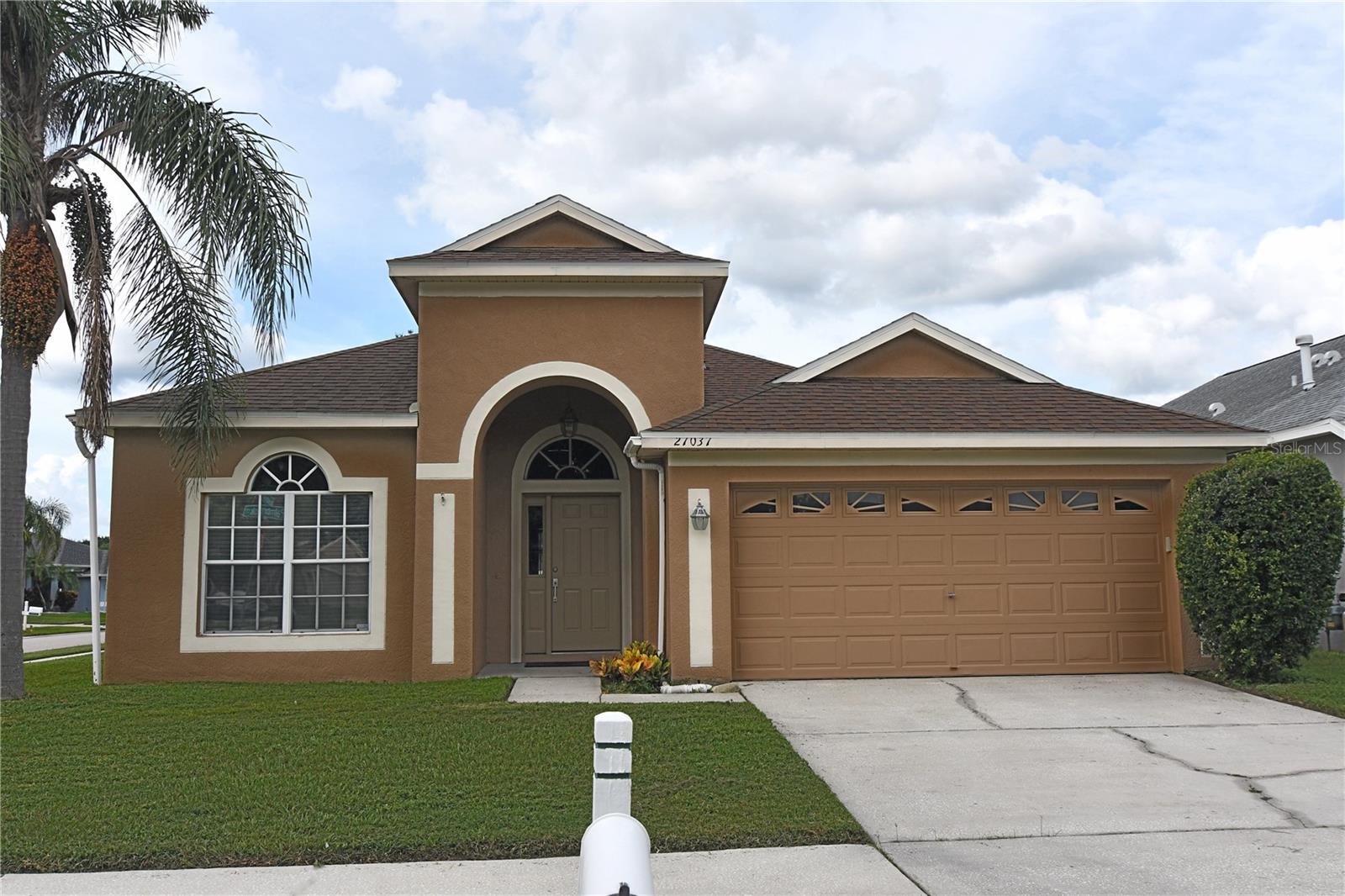 MOVE-IN READY (includes LAWN MAINTENANCE)!! Spacious 3-bedroom PLUS OFFICE/FLEX SPACE (could be an additional 4th Bedroom), 2 full baths, single-family home with a 2-car garage is the perfect place to call home! Designed with both comfort and functionality in mind, this home offers tons of living space, including a living room, a formal dining room, and a breakfast nook (eat-in-kitchen)- ideal for relaxing or entertaining. The open, split floor plan features soaring vaulted ceilings and an abundance of natural light, creating a bright and inviting atmosphere. Enjoy sleek, neutral ceramic TILE FLOORING THROUGHOUT - - great for those with allergies. Large Island kitchen with GRANITE Countertops, ample cabinet space, pantry, and All NEW STAINLESS STEEL appliances, Primary Bathroom with Dual Sinks, Separate GARDEN Tub and Shower. This home is situated on a corner lot with a SCREENED-IN patio, perfect for weekend BBQs, family gatherings, or simply enjoying the fresh air. The Community offers a Large Sparkling POOL, a Kiddie Playground, and Tennis and Basketball Courts! Located near shopping, dining, entertainment, and local amenities, as well as A-rated schools, this home offers convenience and a lavish lifestyle in one package.
Rent Includes LAWN MAINTENANCE!!
NO PETS & NO SMOKING.
1st MONTH'S RENT due at the time of lease signing/LAST MONTH'S RENT and SECURITY DEPOSIT due, prior to move-in.