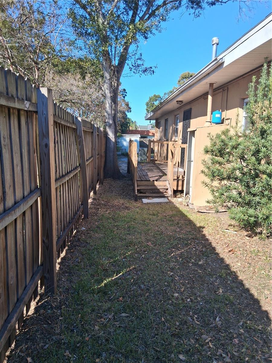 LAKE VILLA SUB - Residential Lease