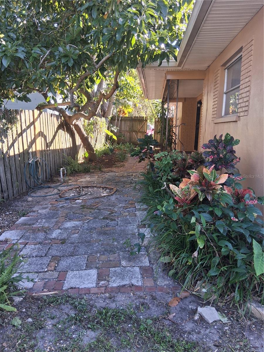 LAKE VILLA SUB - Residential Lease