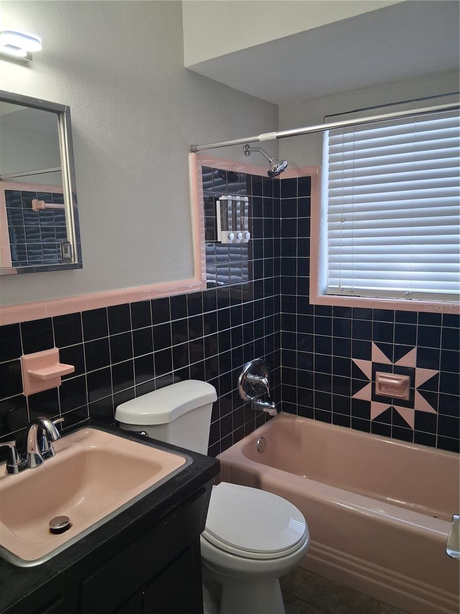 LAKE VILLA SUB - Residential Lease