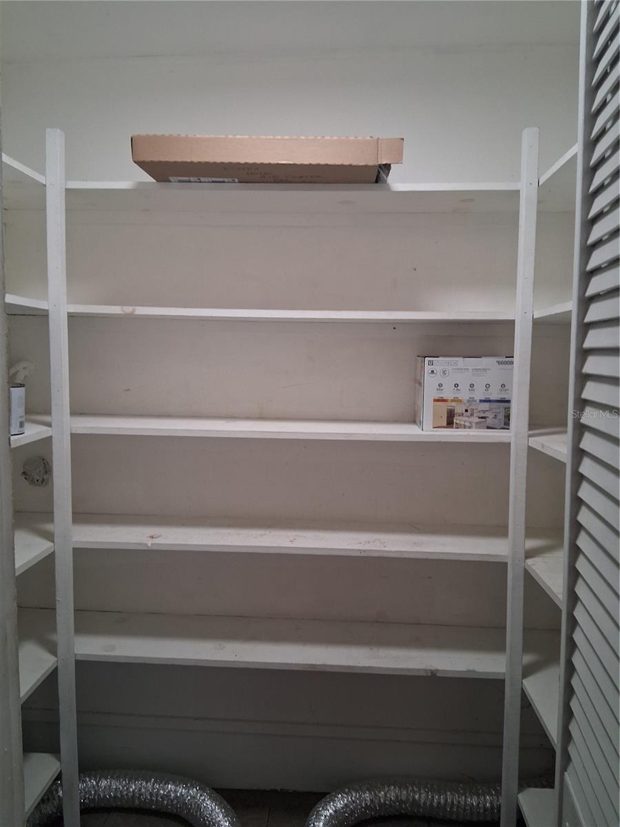 LAKE VILLA SUB - Residential Lease