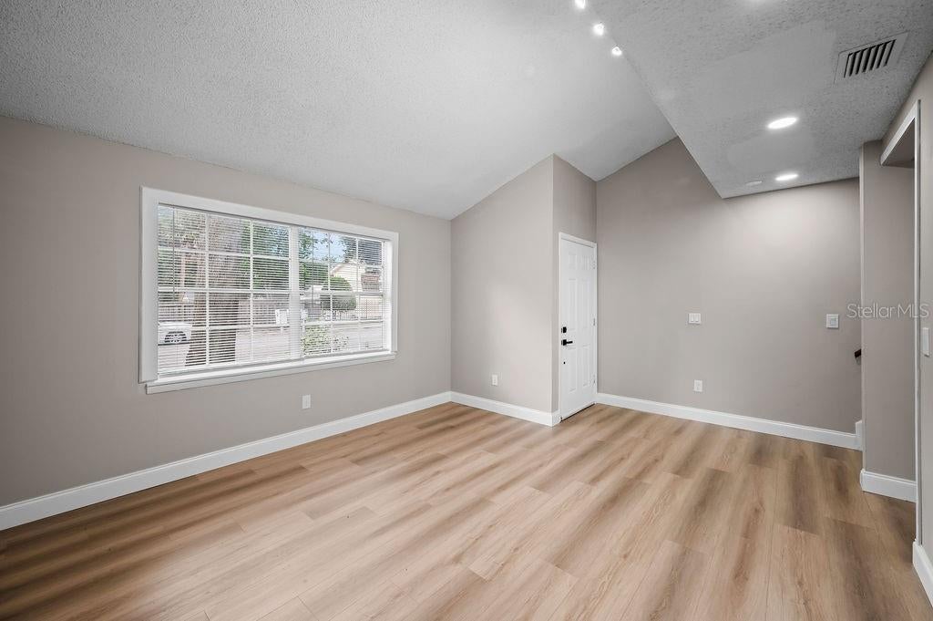 824 W 25TH STREET