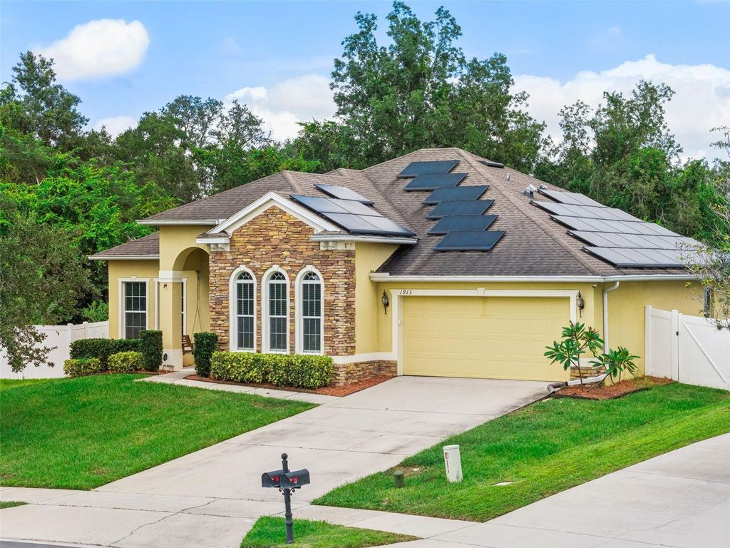 Photo of 1913 Sanderlin Point Loop, Apopka, FL 32703 (MLS # O6351187)