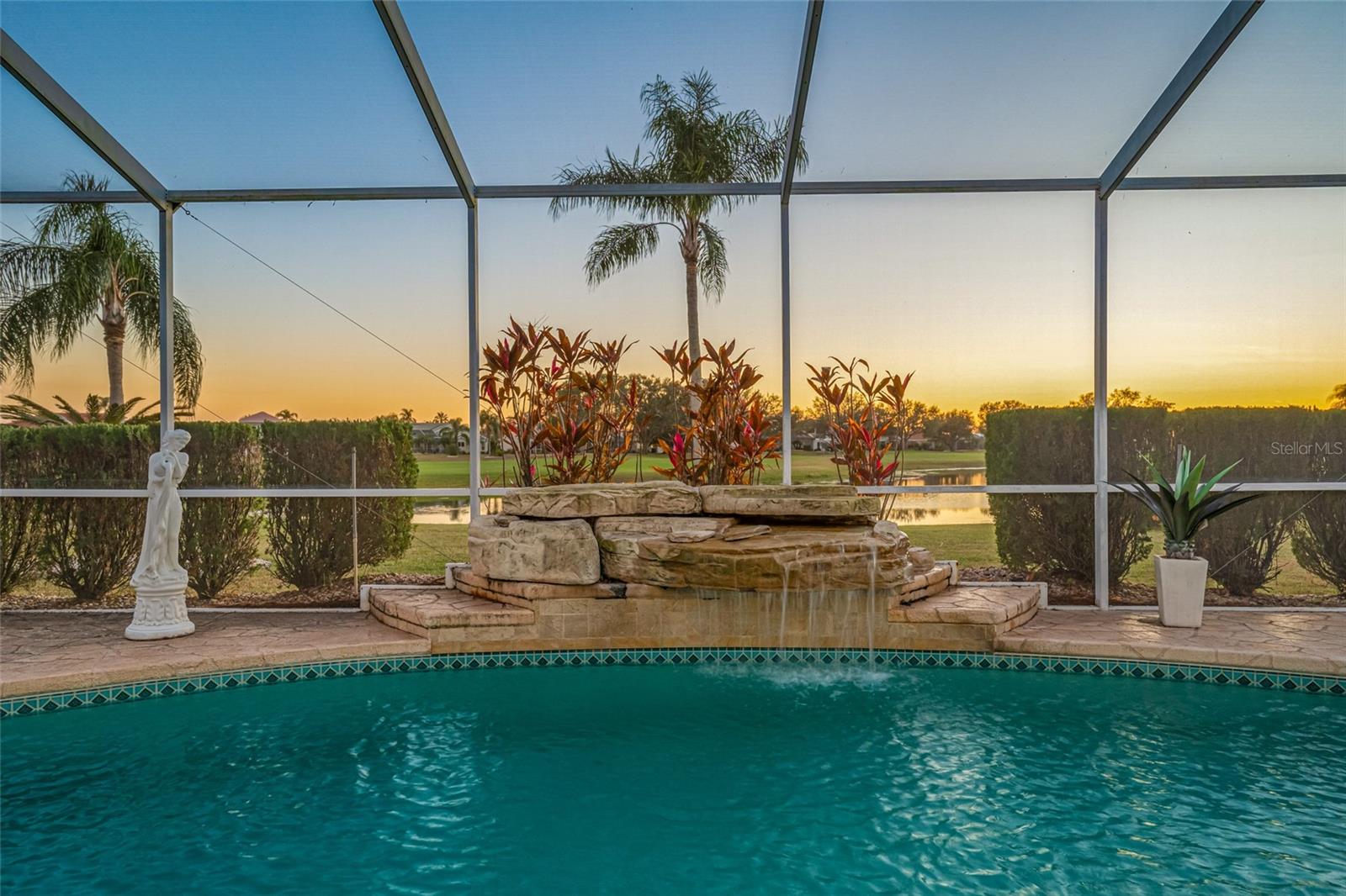 2011 CAPTIVA COURT