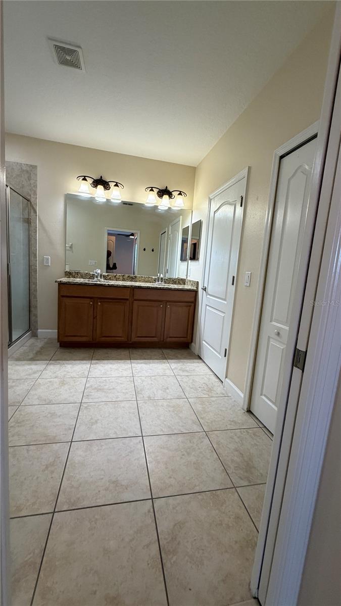 CLERMONT NOTTINGHAM AT LEGENDS - Residential Lease