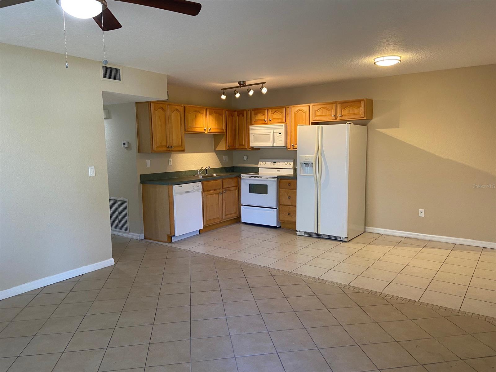 Jy Detwilers 1st Add - Residential Lease