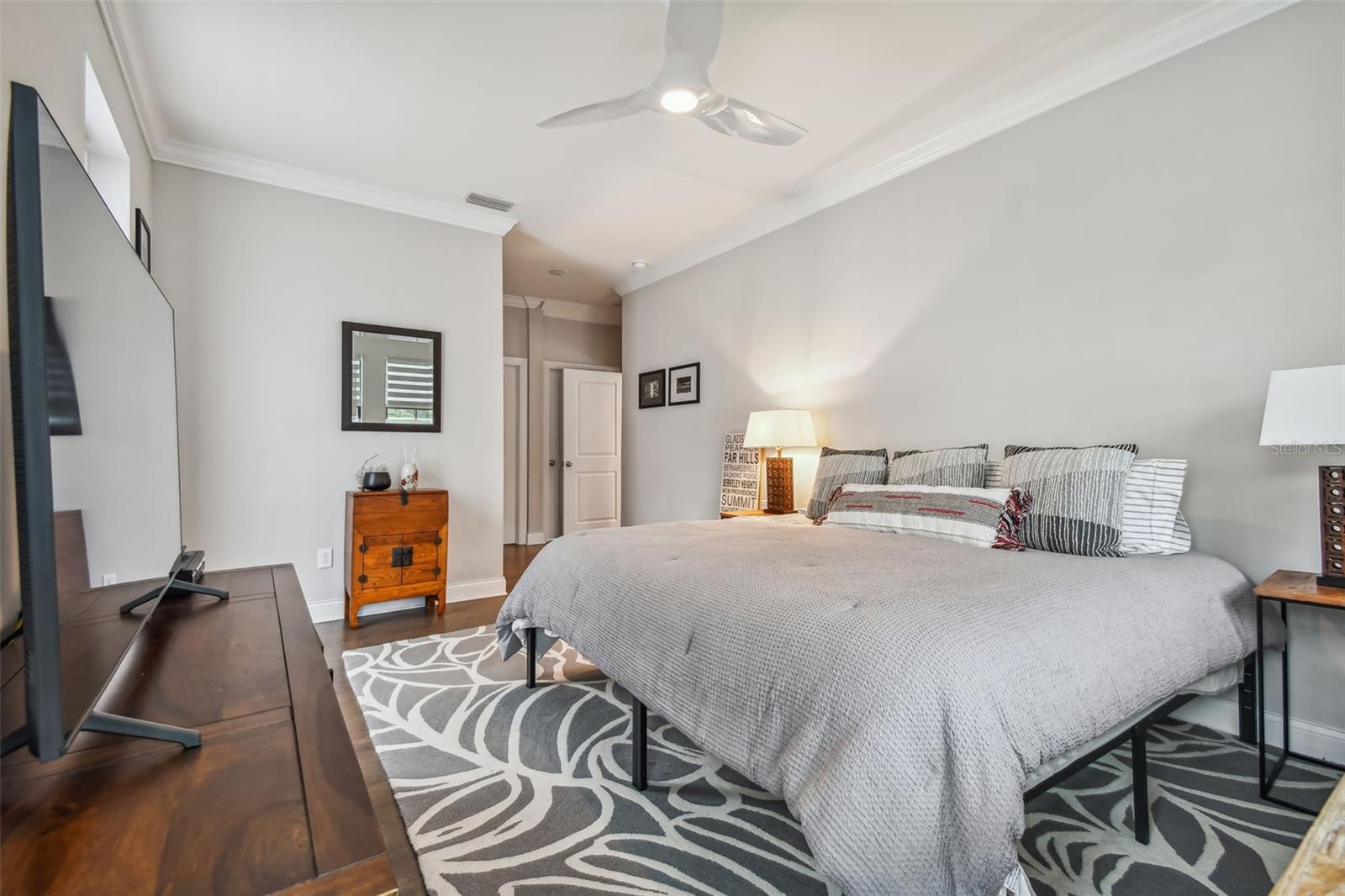 UPTOWN CRESCENT LAKE - Residential Lease