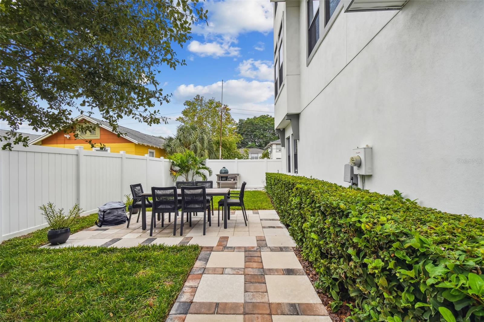 UPTOWN CRESCENT LAKE - Residential Lease